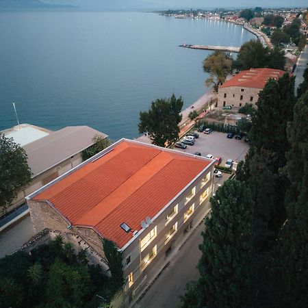 Amario Suites Hotel Aigio Exteriör bild