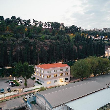 Amario Suites Hotel Aigio Exteriör bild