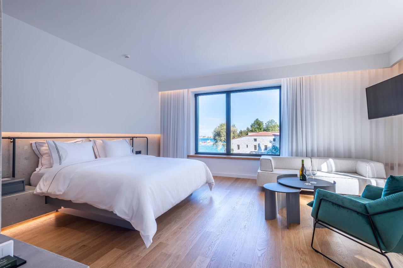 Amario Suites Hotel Aigio Exteriör bild