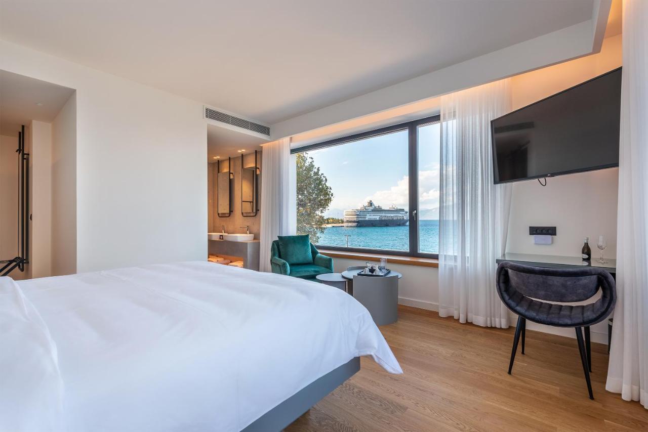 Amario Suites Hotel Aigio Exteriör bild