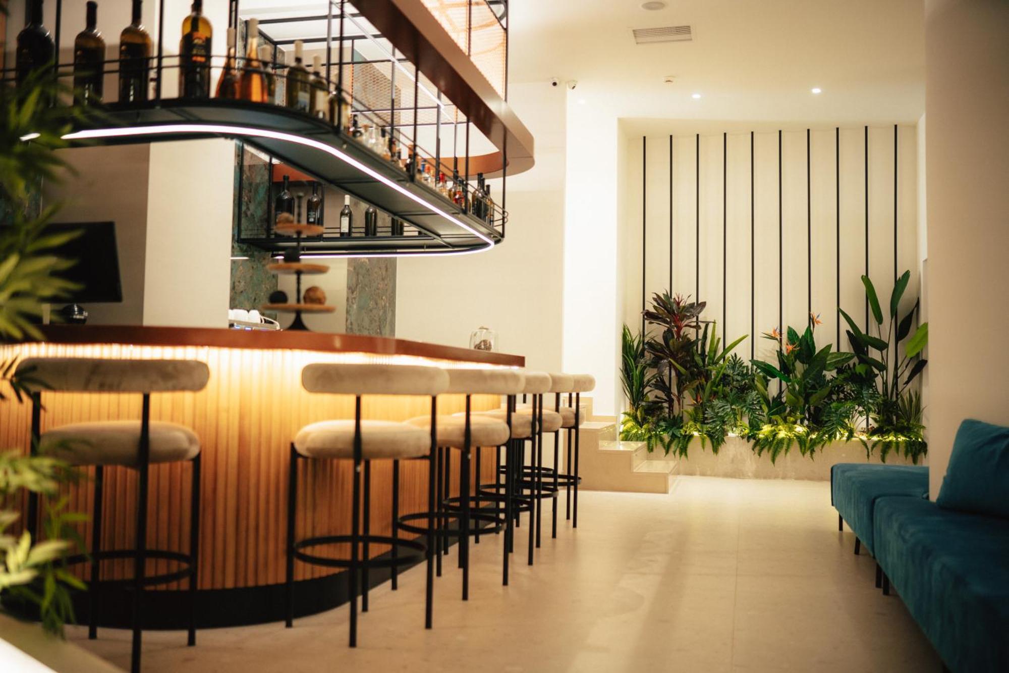 Amario Suites Hotel Aigio Exteriör bild