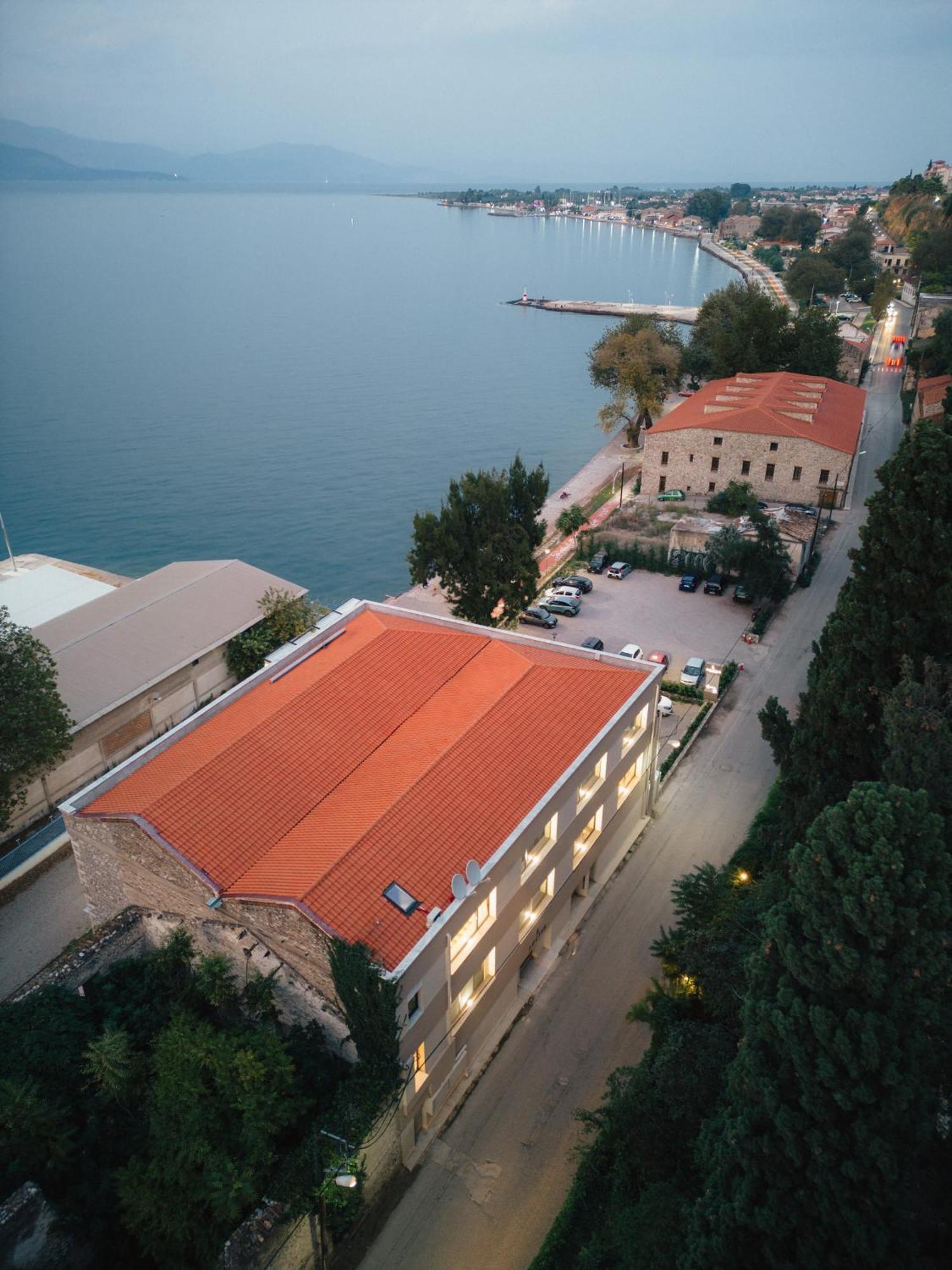 Amario Suites Hotel Aigio Exteriör bild