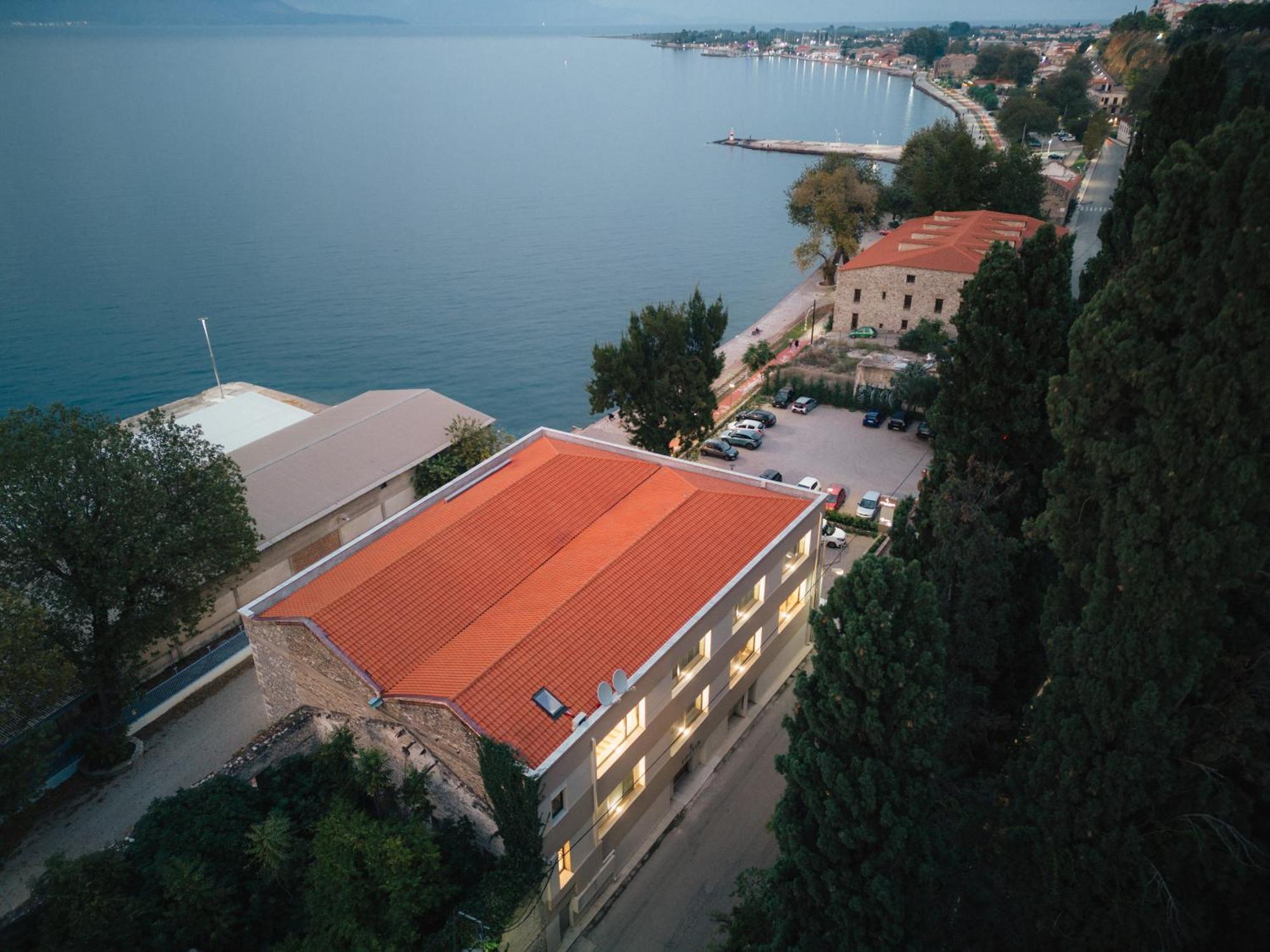 Amario Suites Hotel Aigio Exteriör bild