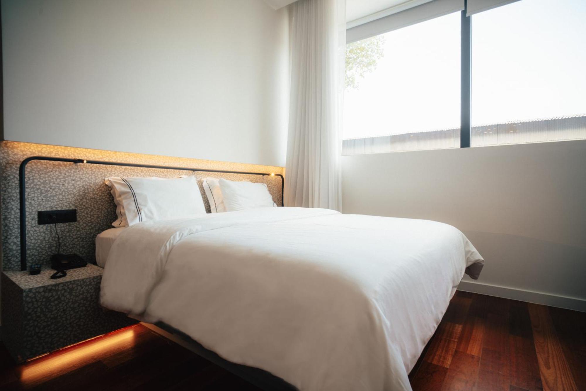 Amario Suites Hotel Aigio Rum bild