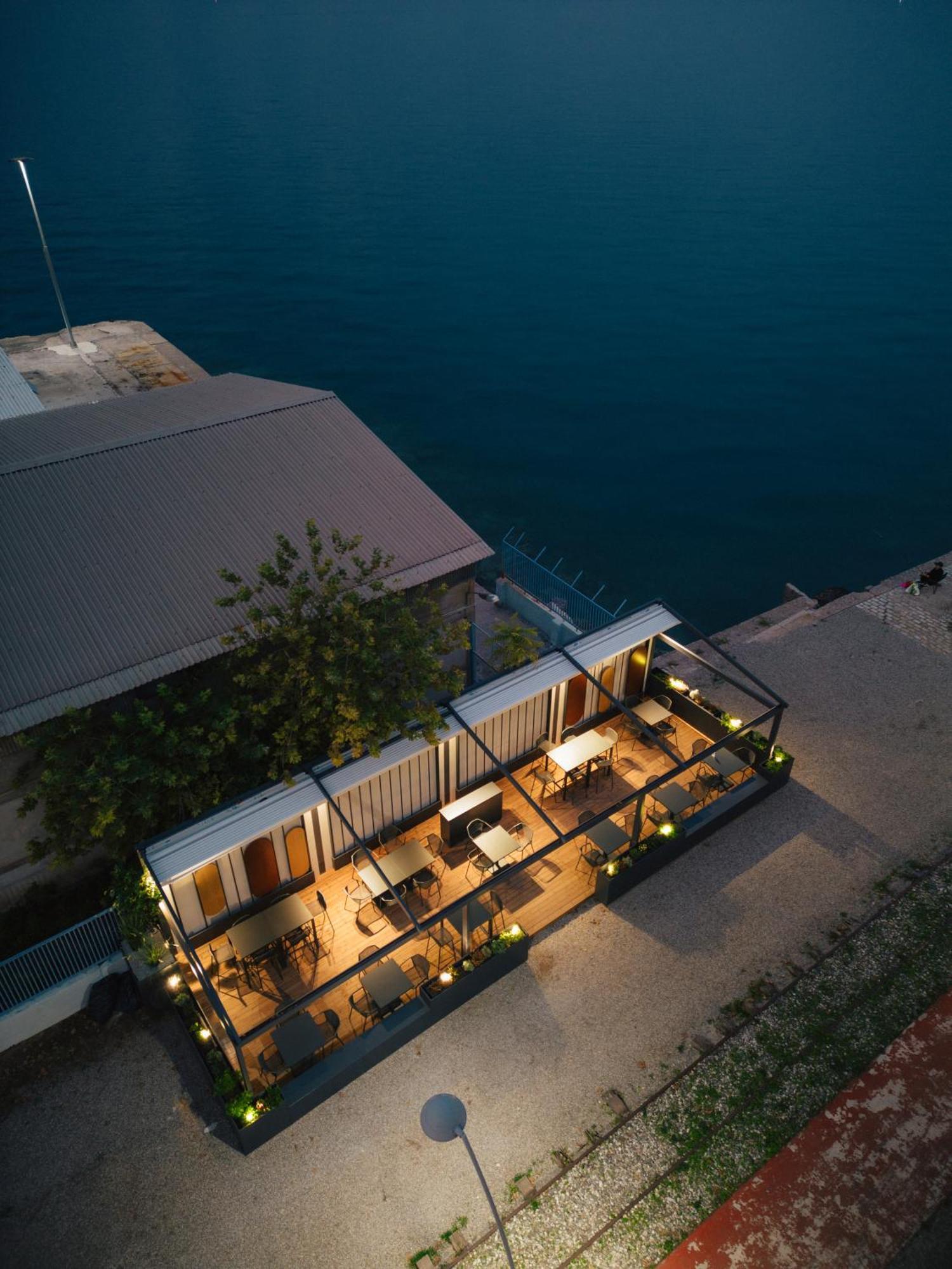 Amario Suites Hotel Aigio Exteriör bild